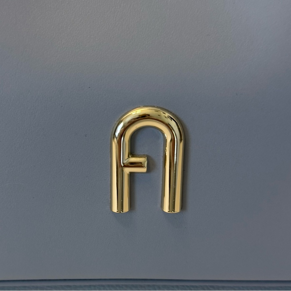 Elegant Blue Handbag - Picture 3 of 8